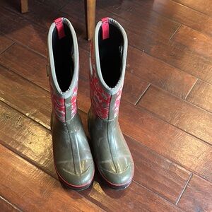 Women’s bogs rain & snow Boots size 11
